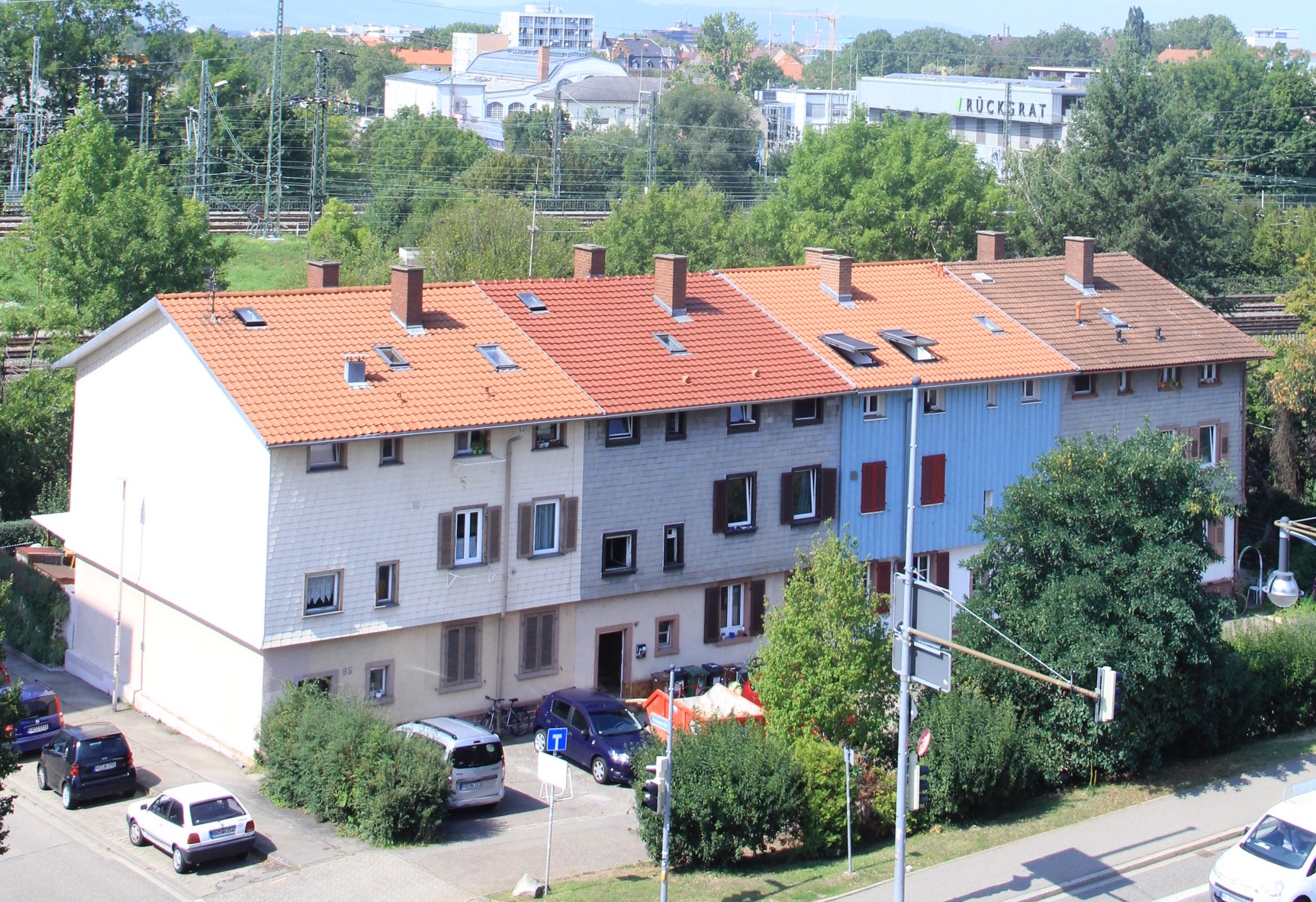 Die Häuserreihe Freiau 95 bis 101.